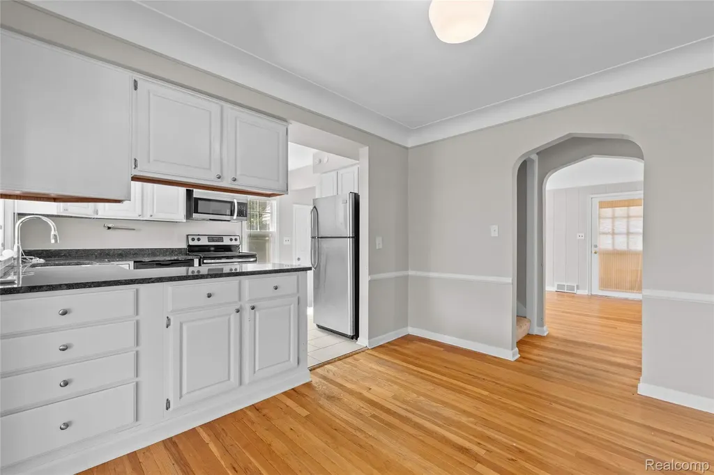 2204 Kalama Avenue Royal Oak City MI 48067