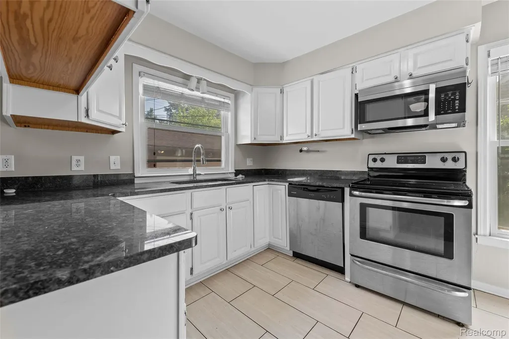 2204 Kalama Avenue Royal Oak City MI 48067