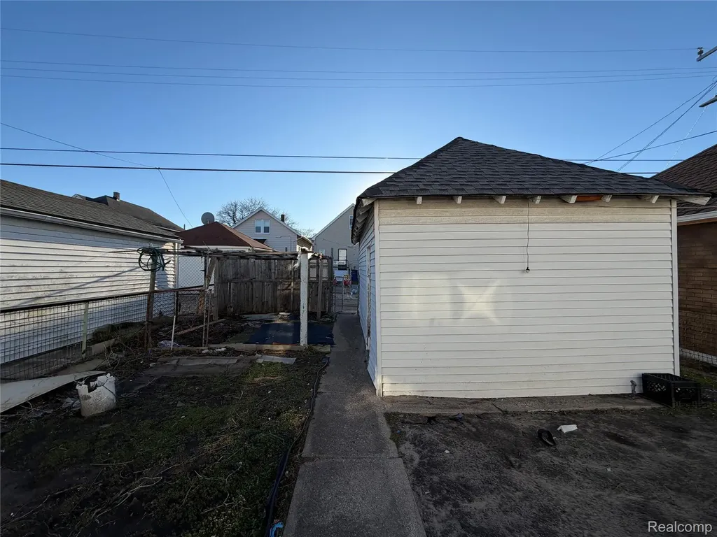 12091 Sobieski Street Hamtramck City MI 48212
