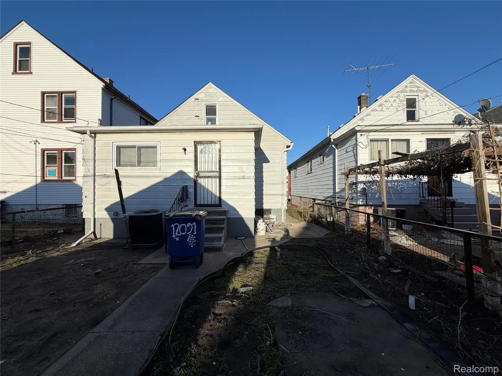 12091 Sobieski Street Hamtramck City MI 48212