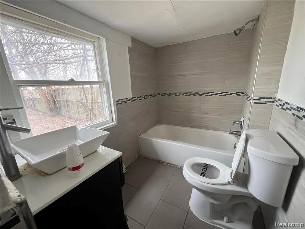 2119 Rome Avenue Warren City MI 48091