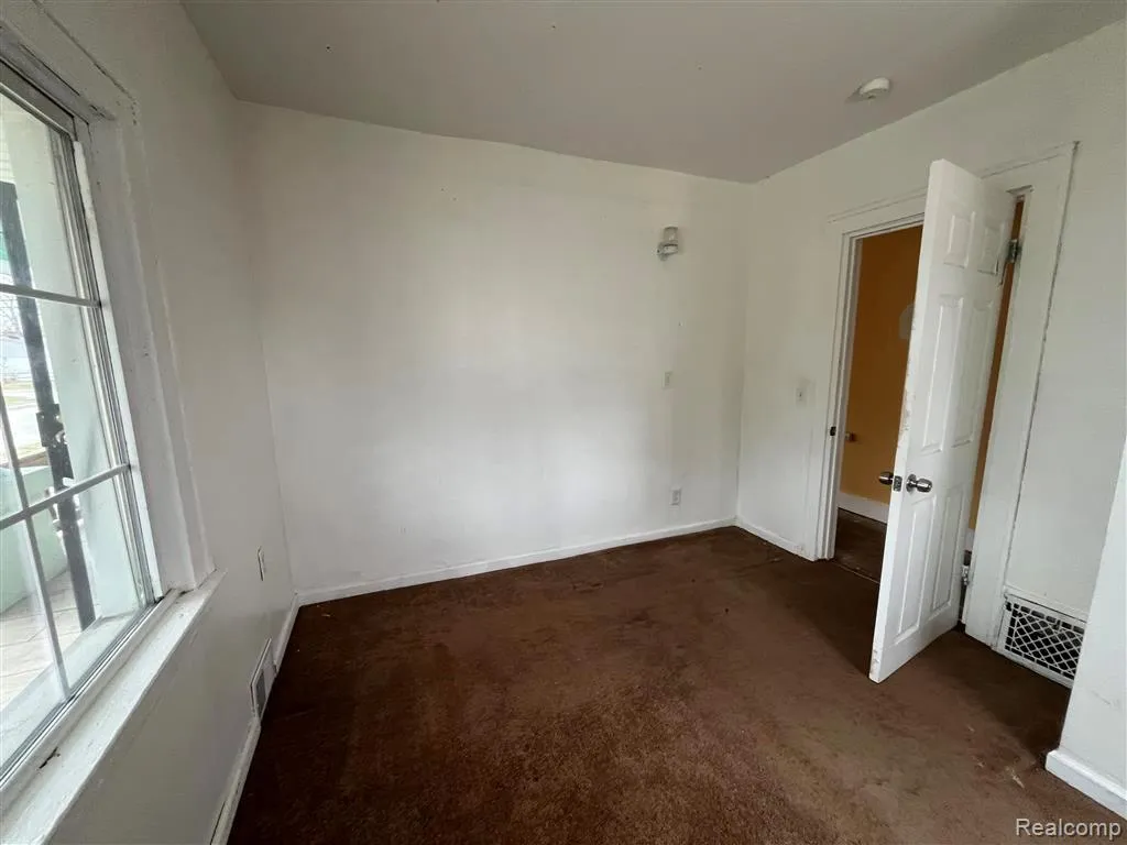 2119 Rome Avenue Warren City MI 48091