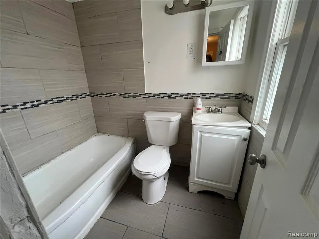2119 Rome Avenue Warren City MI 48091