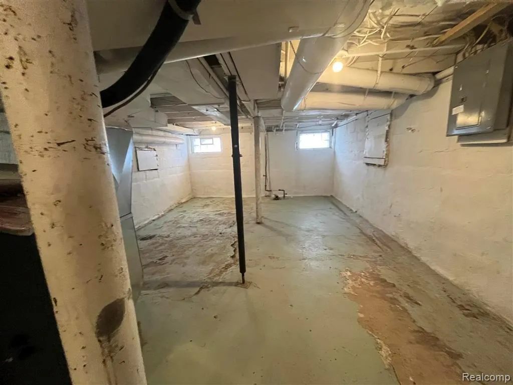 2119 Rome Avenue Warren City MI 48091