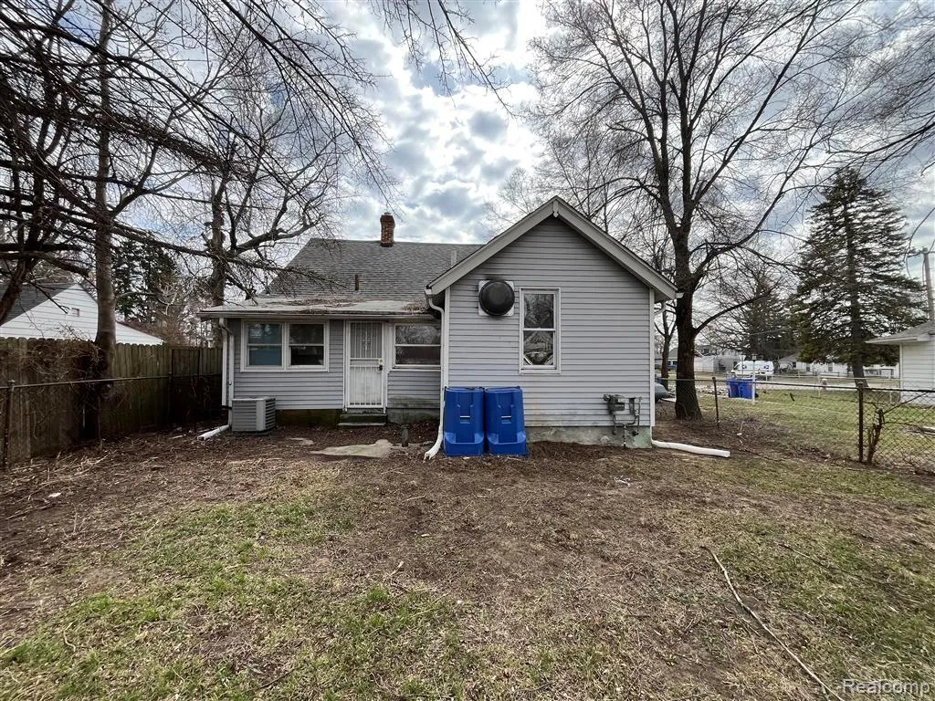 2119 Rome Avenue Warren City MI 48091