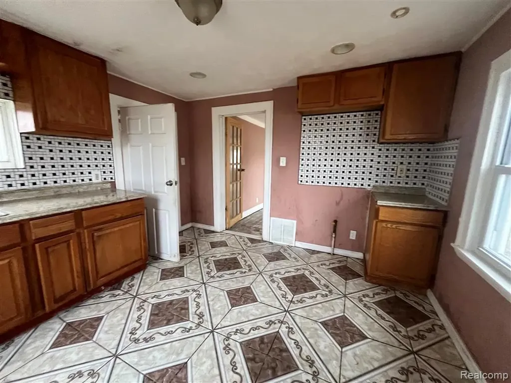 2119 Rome Avenue Warren City MI 48091