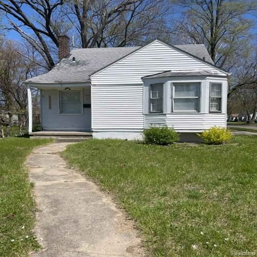 15900 Curtis Street Detroit City MI 48235