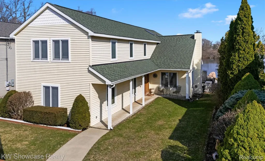 2324 N Duck Lake Road Highland Charter Township MI 48356