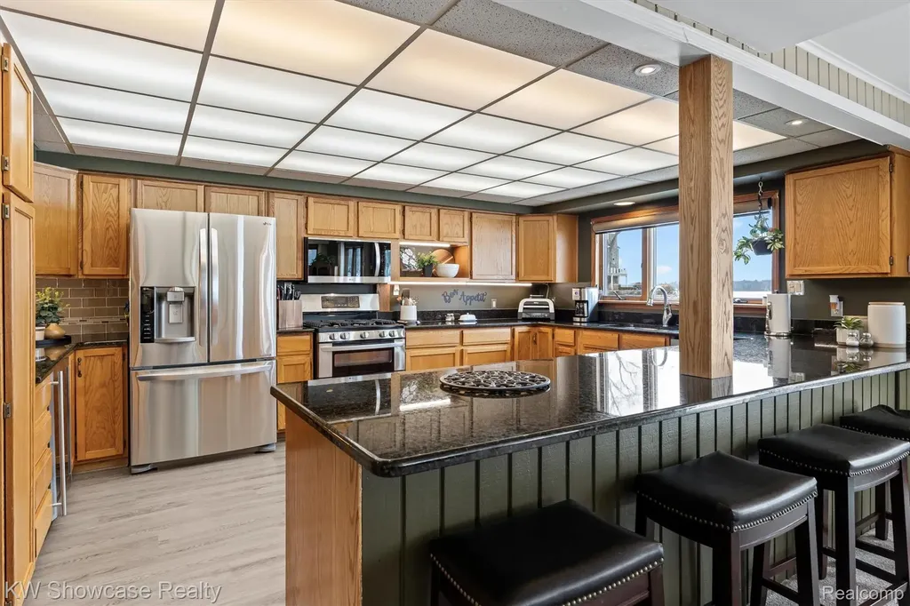 2324 N Duck Lake Road Highland Charter Township MI 48356