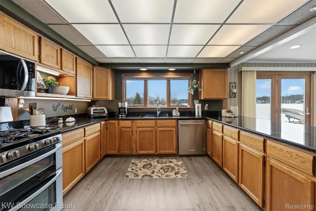 2324 N Duck Lake Road Highland Charter Township MI 48356