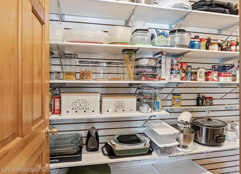 2324 N Duck Lake Road Highland Charter Township MI 48356