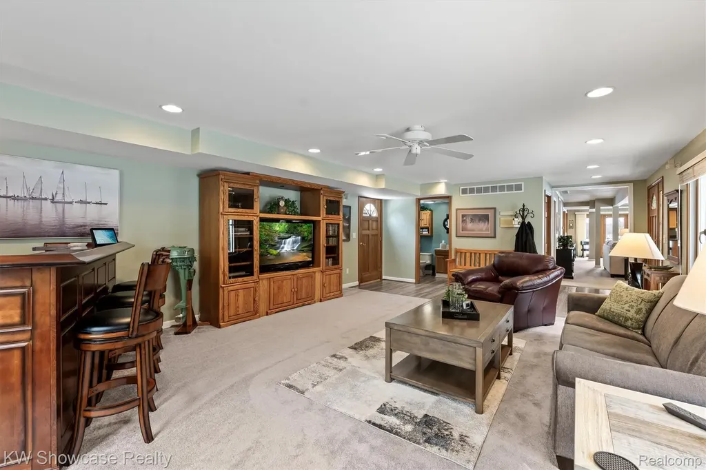 2324 N Duck Lake Road Highland Charter Township MI 48356