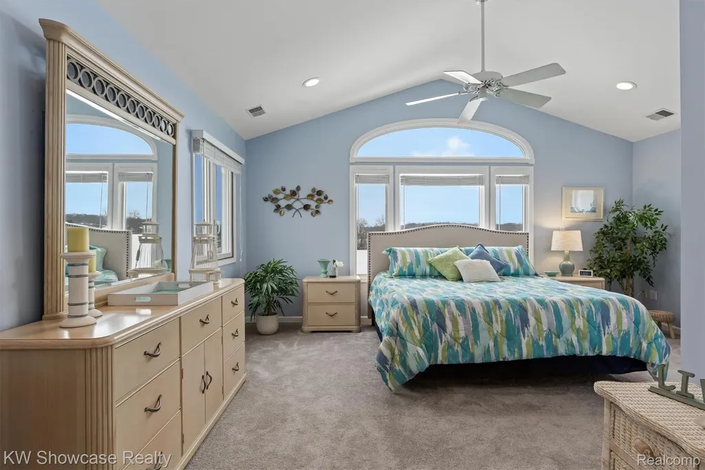 2324 N Duck Lake Road Highland Charter Township MI 48356