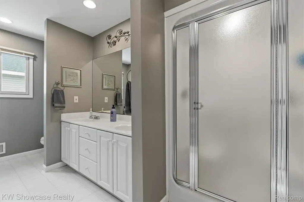 2324 N Duck Lake Road Highland Charter Township MI 48356