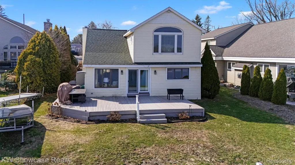 2324 N Duck Lake Road Highland Charter Township MI 48356