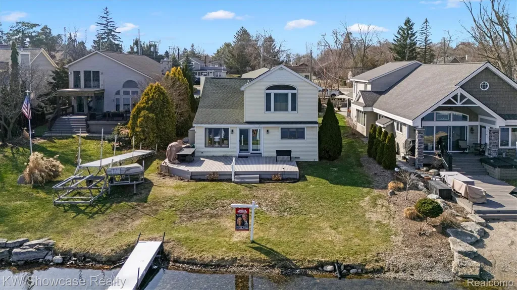 2324 N Duck Lake Road Highland Charter Township MI 48356