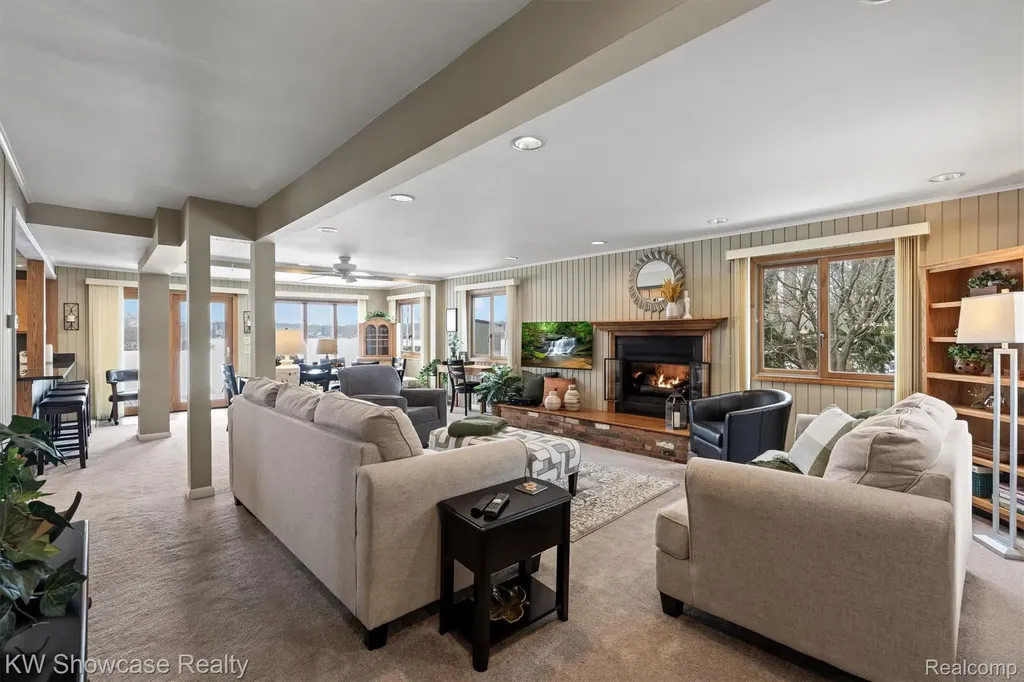 2324 N Duck Lake Road Highland Charter Township MI 48356