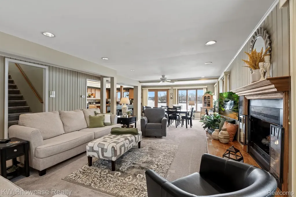 2324 N Duck Lake Road Highland Charter Township MI 48356