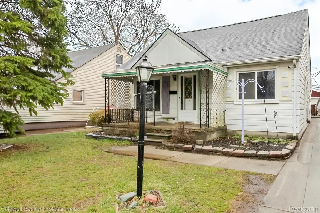 24883 Dale Avenue Eastpointe City MI 48021