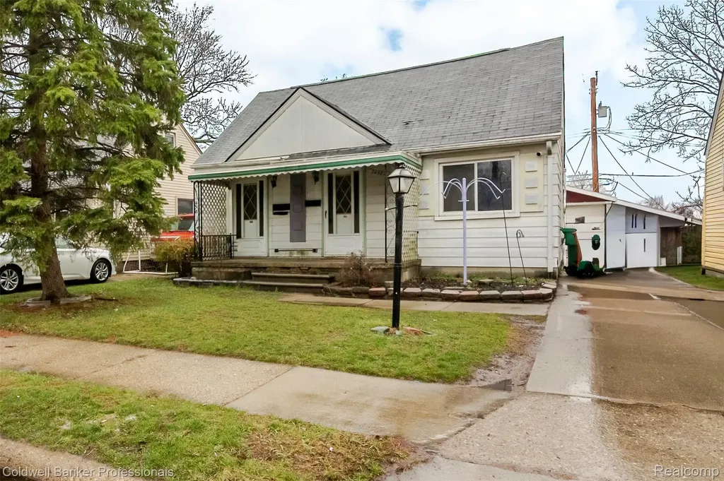 24883 Dale Avenue Eastpointe City MI 48021