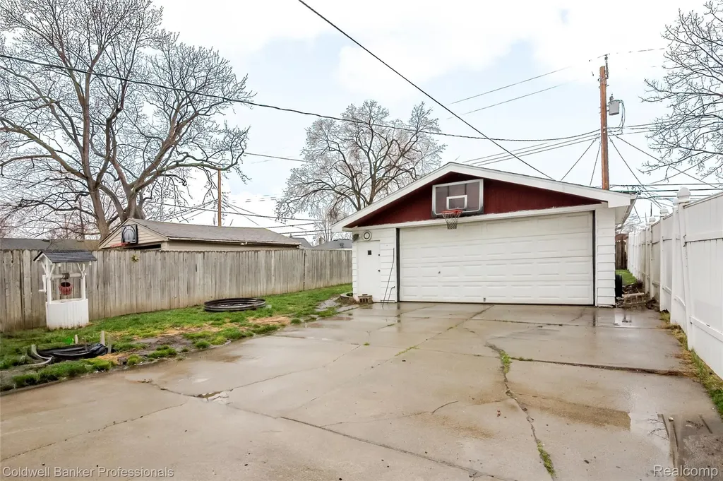 24883 Dale Avenue Eastpointe City MI 48021