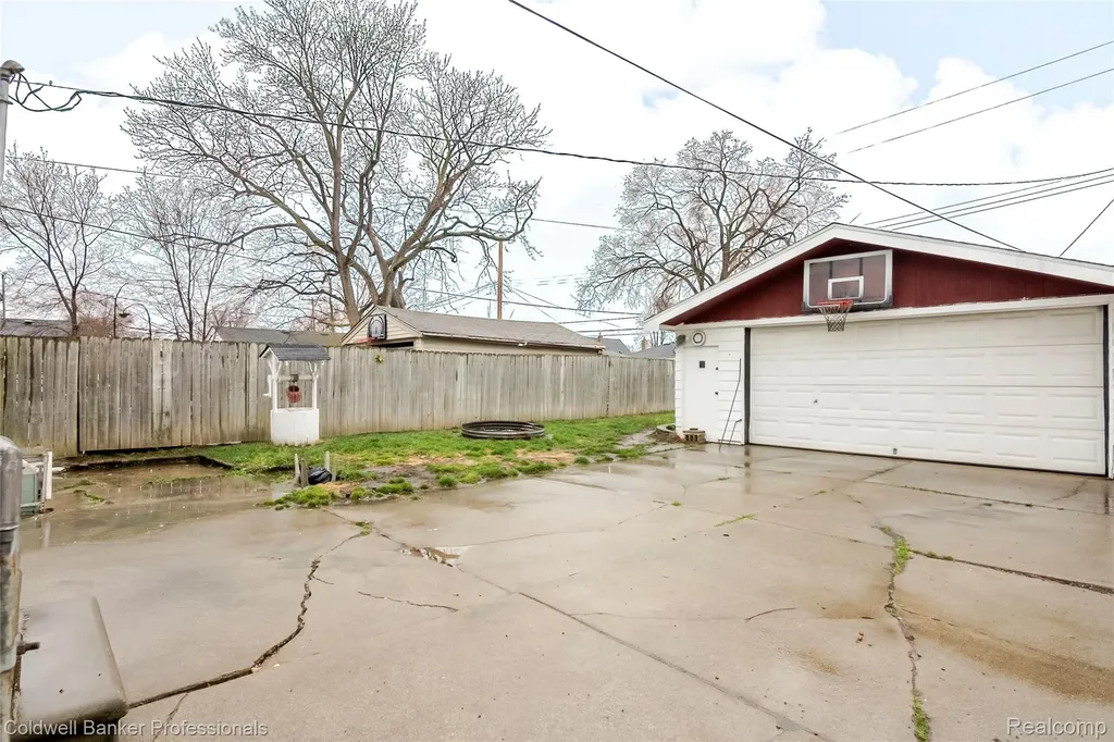 24883 Dale Avenue Eastpointe City MI 48021