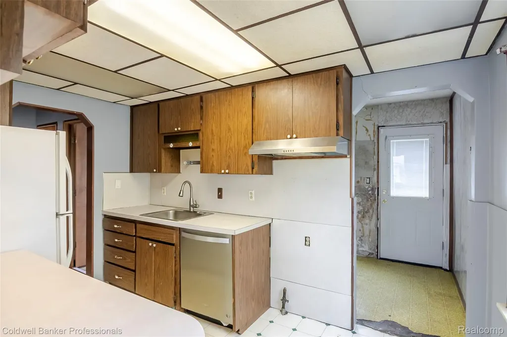 24883 Dale Avenue Eastpointe City MI 48021