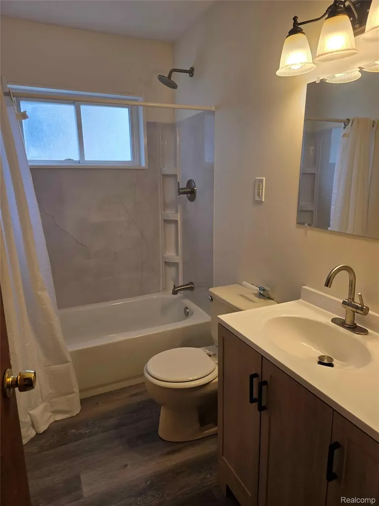 25784 Collingwood Street Roseville City MI 48066