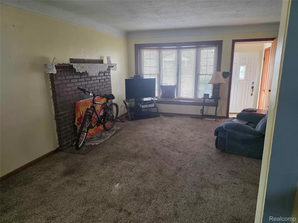 25784 Collingwood Street Roseville City MI 48066
