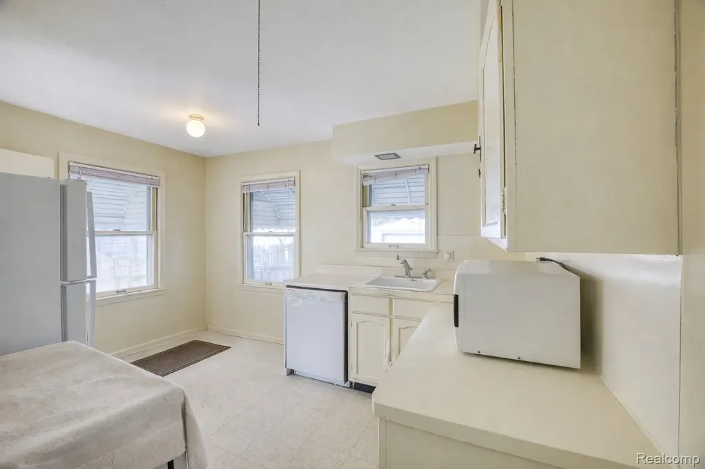 2019 Hyland Street Ferndale City MI 48220
