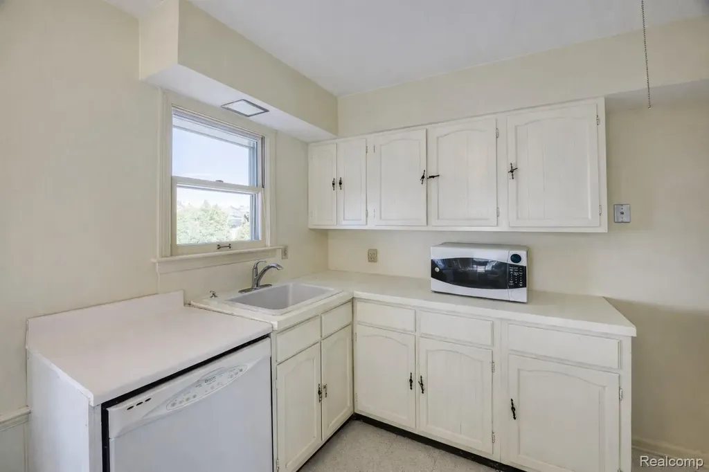 2019 Hyland Street Ferndale City MI 48220