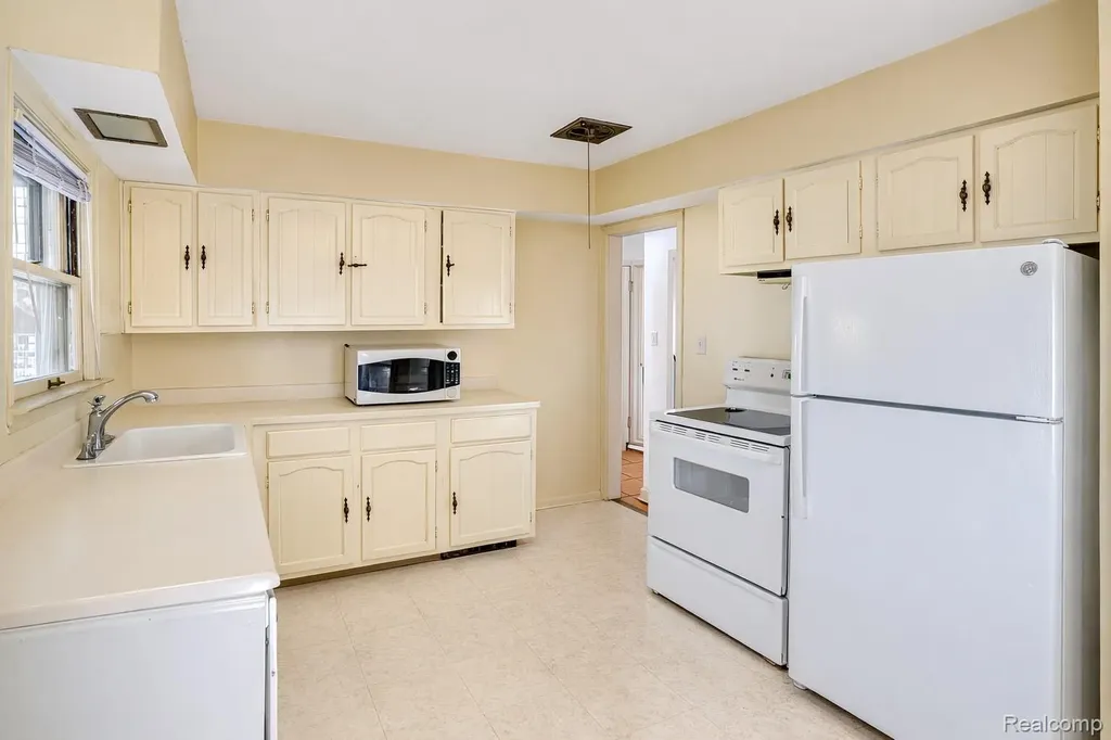 2019 Hyland Street Ferndale City MI 48220