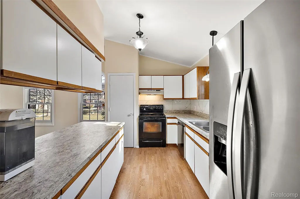 2322 London Bridge Drive Rochester Hills City MI 48307