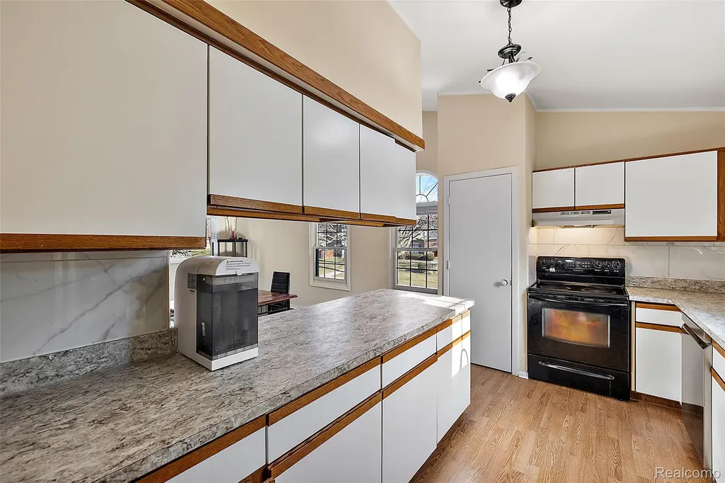 2322 London Bridge Drive Rochester Hills City MI 48307
