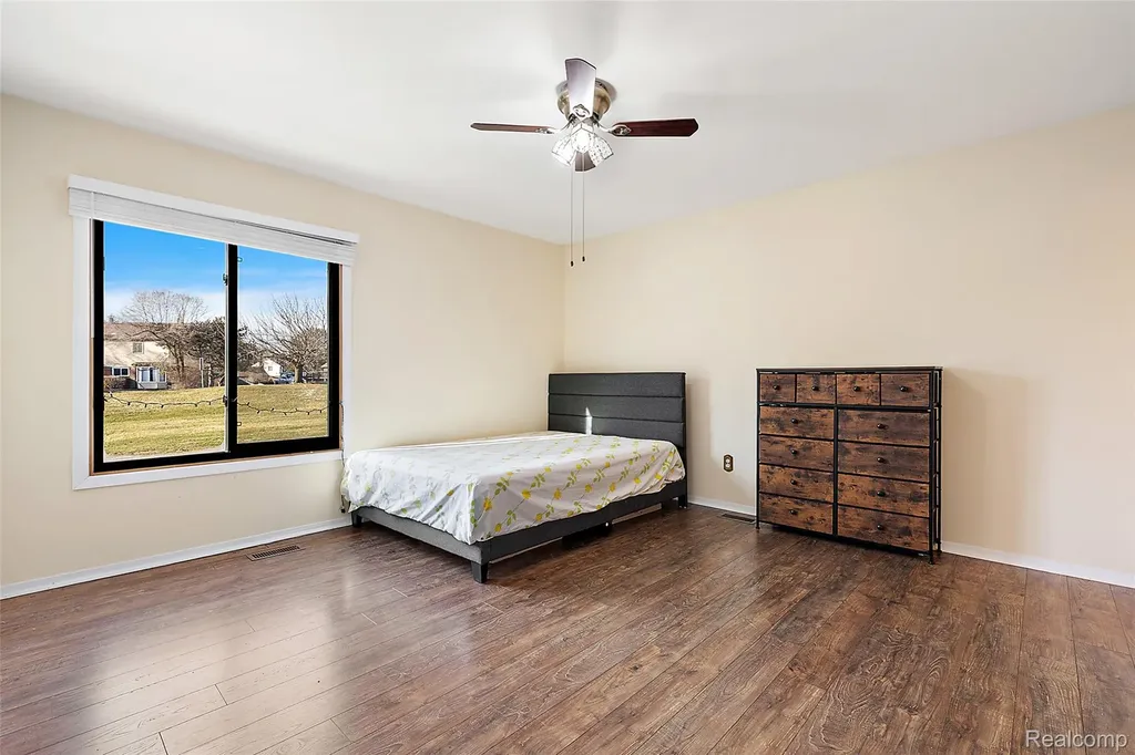 2322 London Bridge Drive Rochester Hills City MI 48307