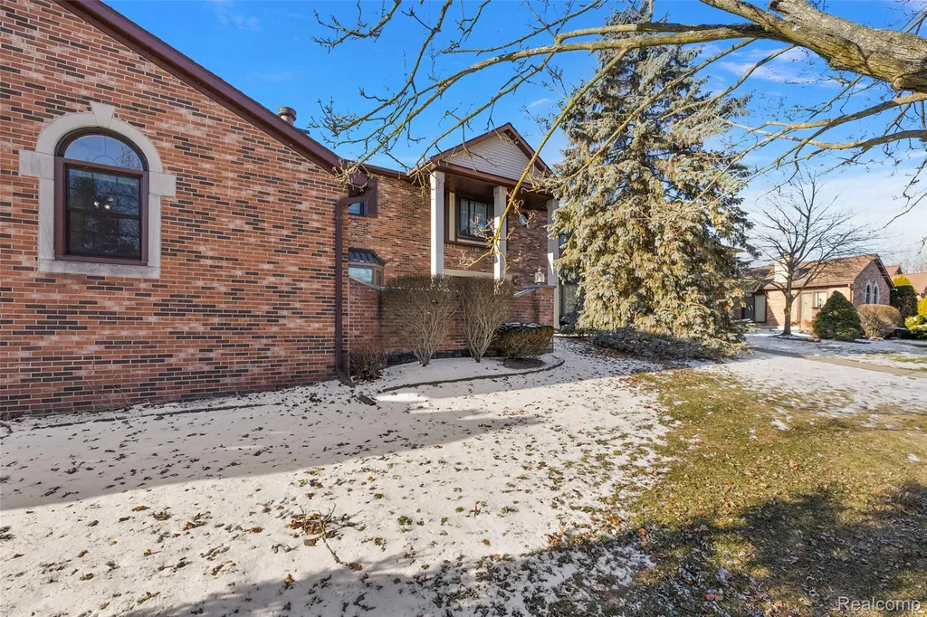 2322 London Bridge Drive Rochester Hills City MI 48307