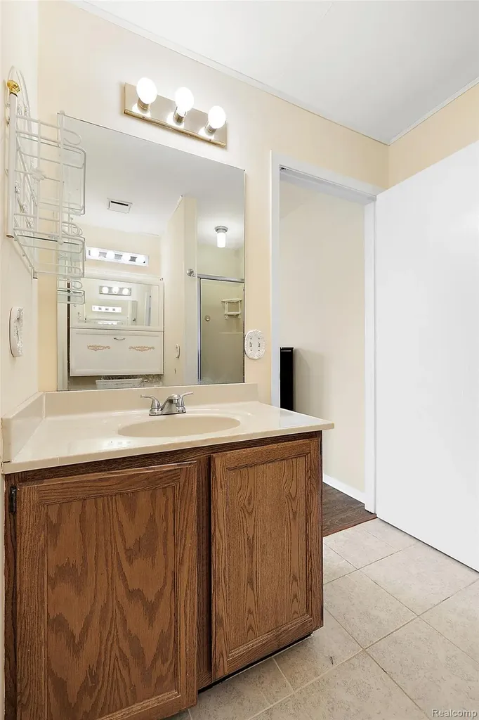 2322 London Bridge Drive Rochester Hills City MI 48307