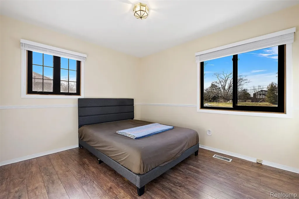2322 London Bridge Drive Rochester Hills City MI 48307