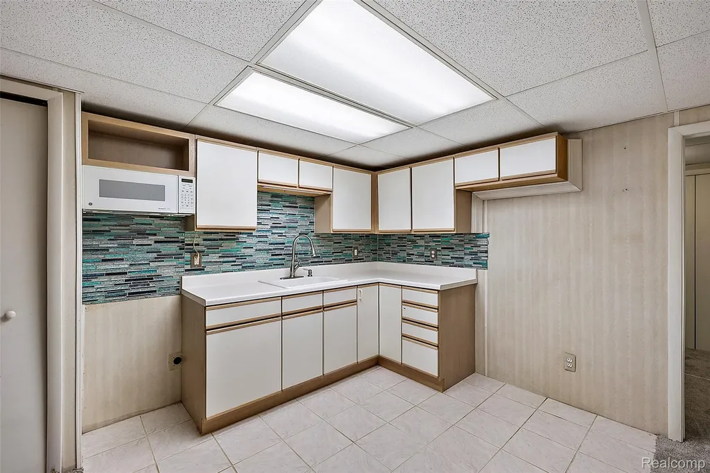 2322 London Bridge Drive Rochester Hills City MI 48307