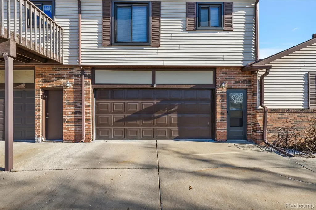 2322 London Bridge Drive Rochester Hills City MI 48307