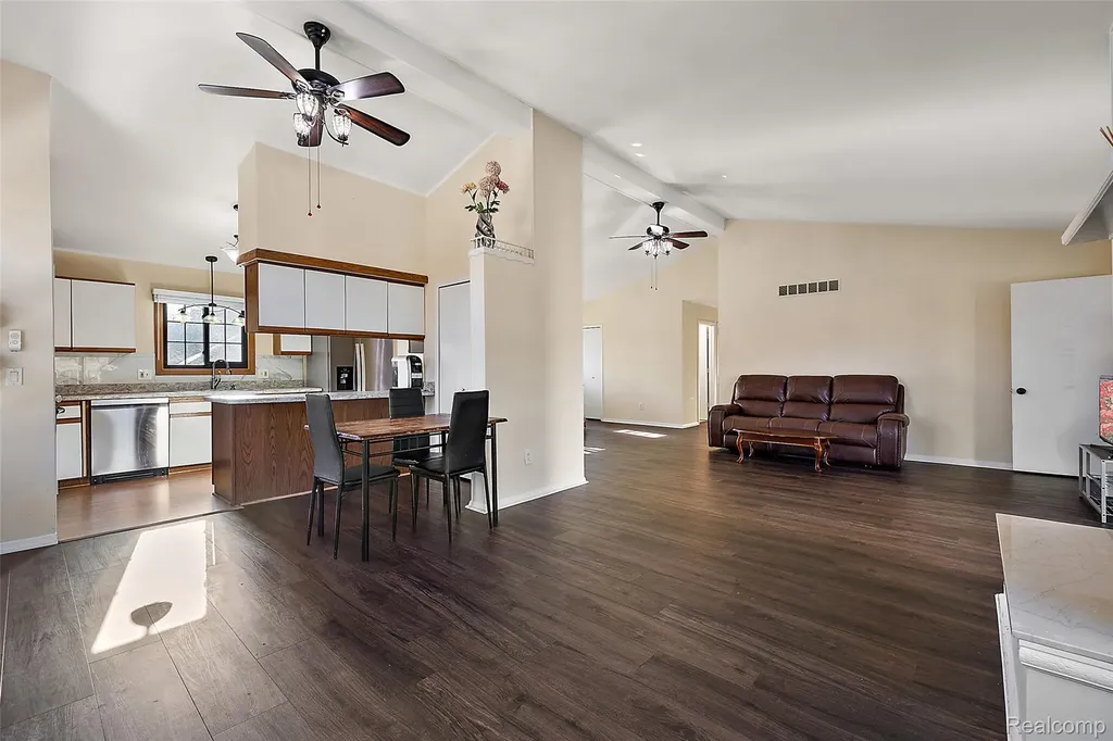2322 London Bridge Drive Rochester Hills City MI 48307