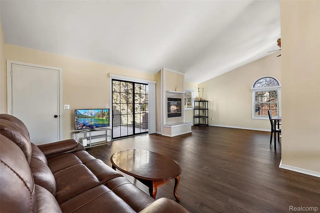 2322 London Bridge Drive Rochester Hills City MI 48307