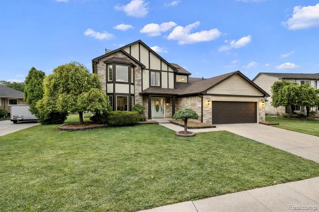 2116 Hidden Trail Drive Sterling Heights City MI 48314