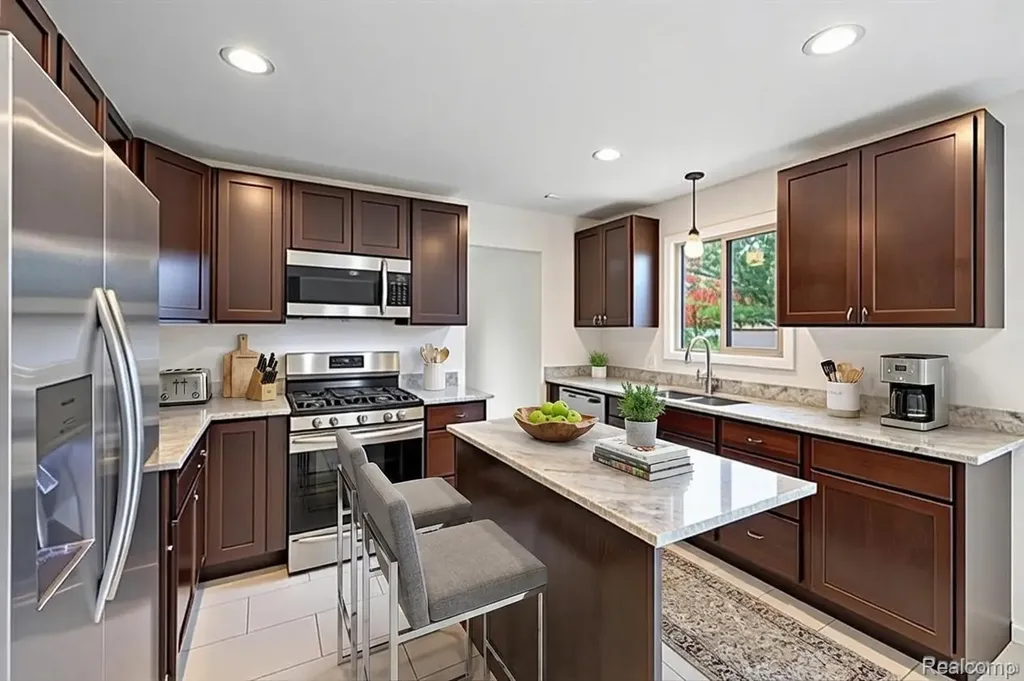 2116 Hidden Trail Drive Sterling Heights City MI 48314
