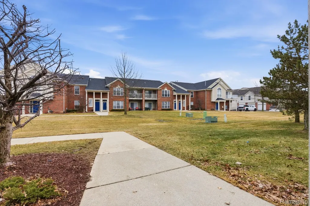 51602 Stern Lane Chesterfield Township MI 48051