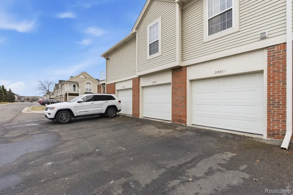 51602 Stern Lane Chesterfield Township MI 48051