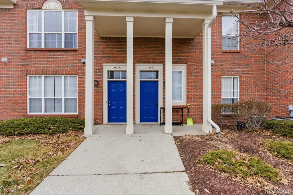 51602 Stern Lane Chesterfield Township MI 48051