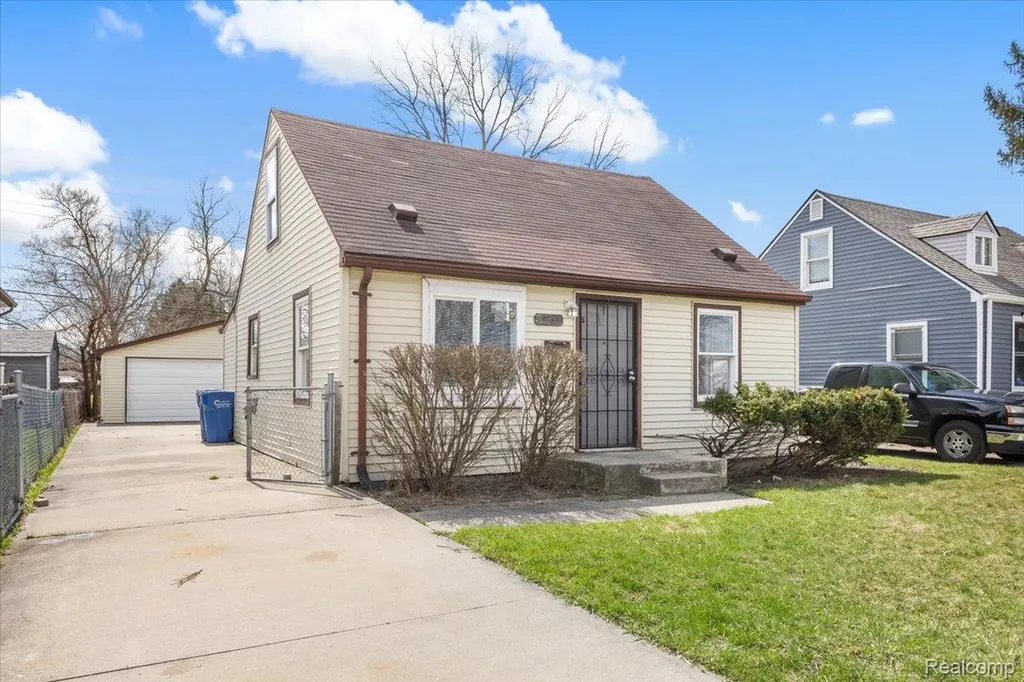 6808 Fisher Avenue Warren City MI 48091