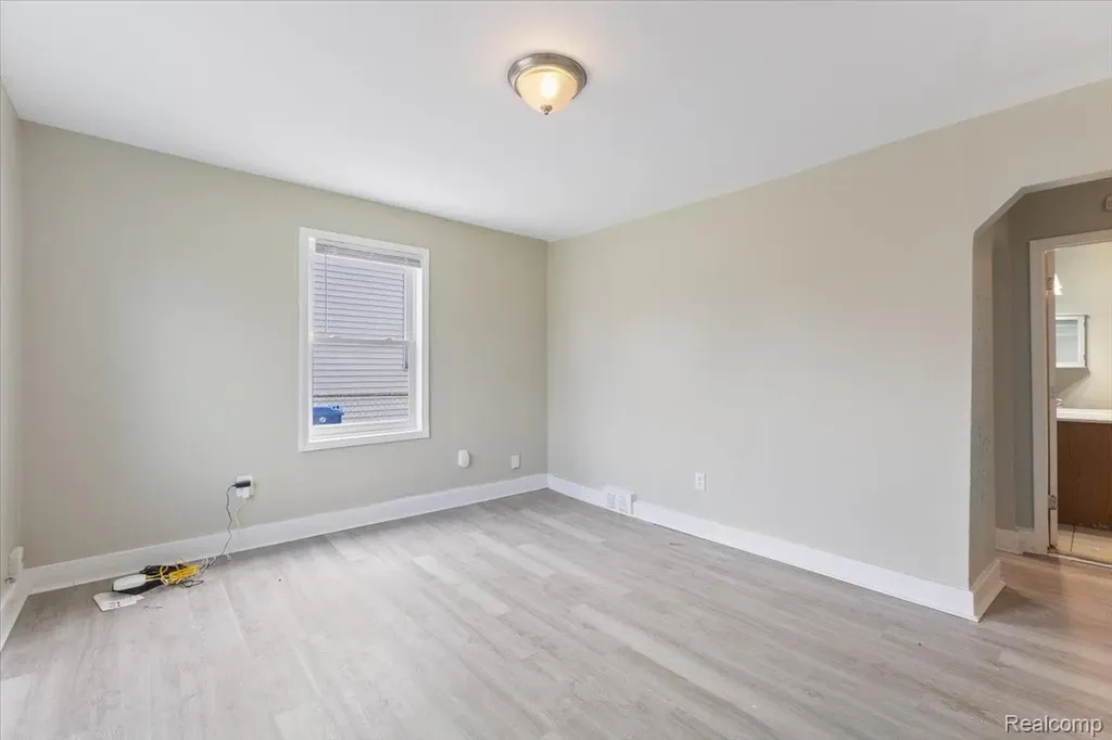 6808 Fisher Avenue Warren City MI 48091