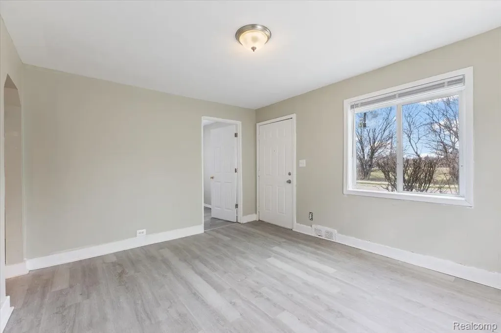 6808 Fisher Avenue Warren City MI 48091